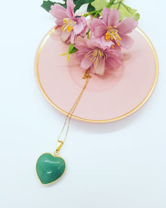 Cadena con corazón de jade